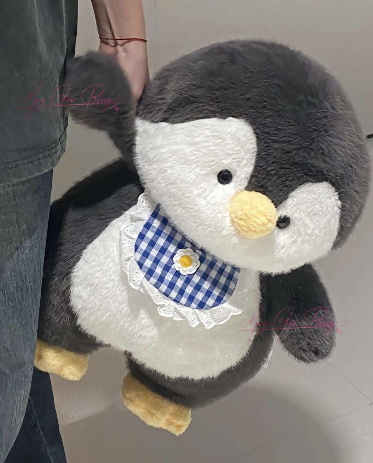 Gấu Bông Chim Cánh Cụt Baby đeo yếm em bé dễ thương