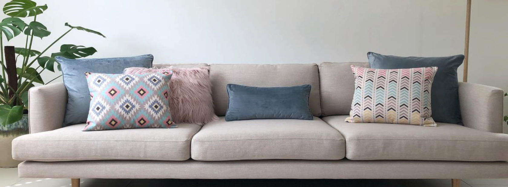 Gối ôm trang trí sofa – nhiều mẫu mã, màu sắc phù hợp mọi không gian