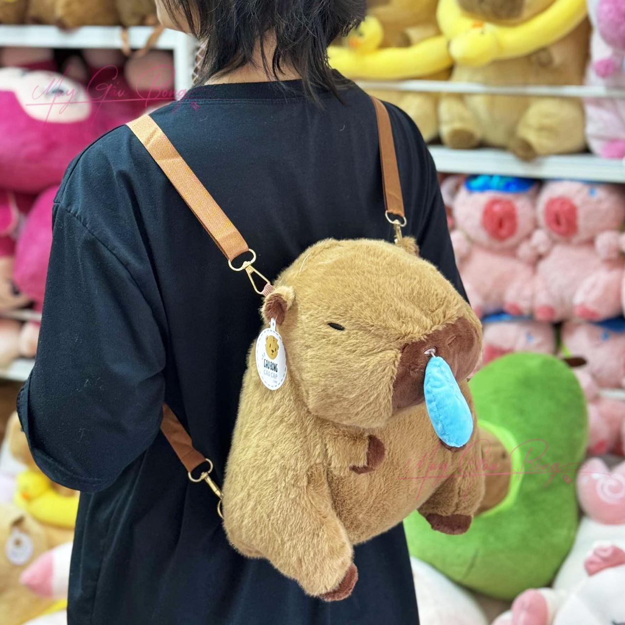 balo gau bong capybara chay mui o